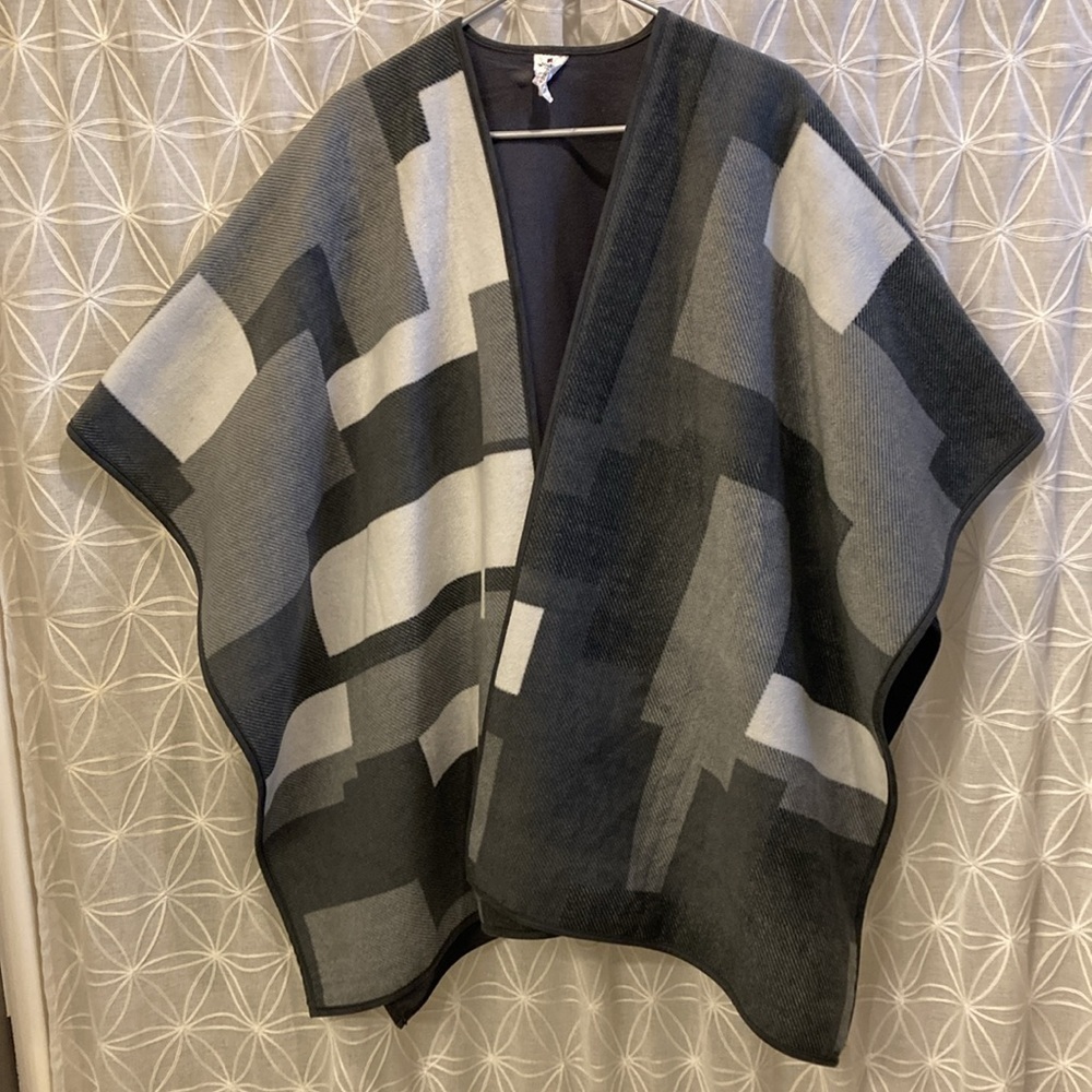 Woolrich Poncho Blanket - Picture 7 of 7